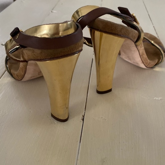 Micheal Kors gold and brown sandal - Picture 3 of 4
